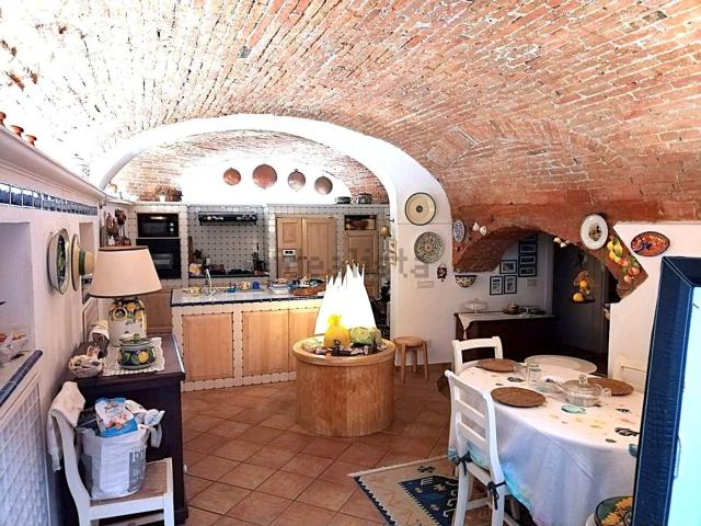 Rustici e casali in vendita di 150 m²