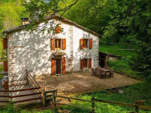 Rustici e casali in vendita di 150 m²