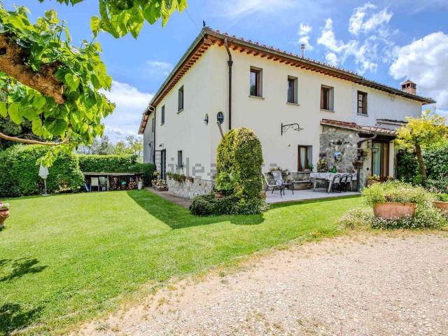 Rustici e casali in vendita di 150 m²