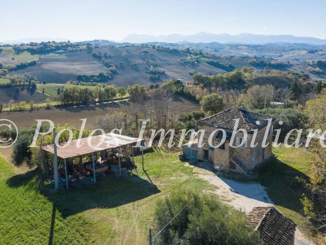 Rustici e casali in vendita di 150 m² in Contrada Contilino, 4