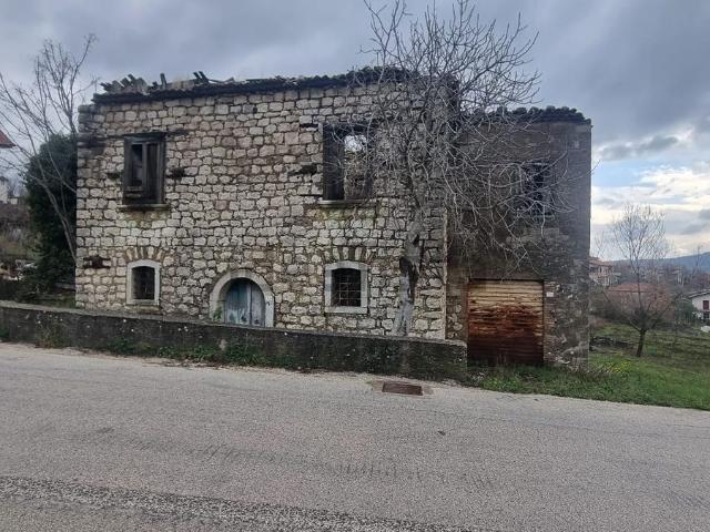 Rustici e casali in vendita di 150 m² in Contrada Canali, 36