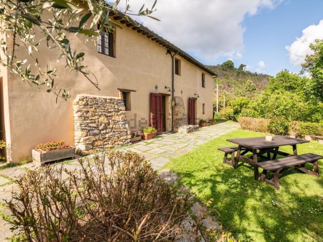 Rustici e casali in vendita di 150 m² in Strada Vicinale Località Piticco, 4