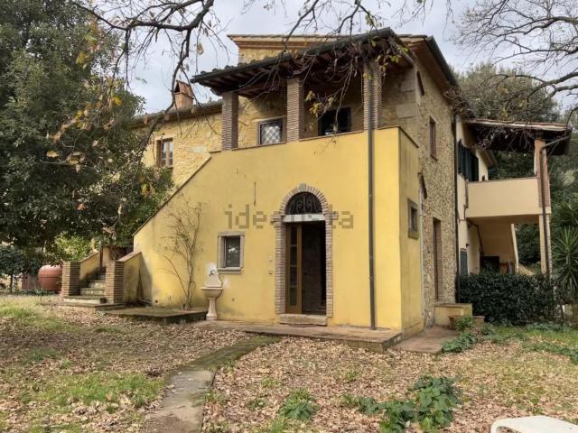 Rustici e casali in vendita di 150 m² in Piazza Federico Baldasserini