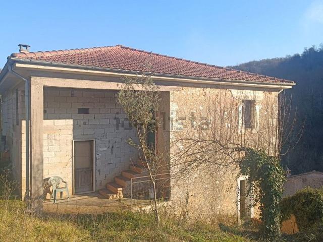 Rustici e casali in vendita di 150 m² in Via Musciatto