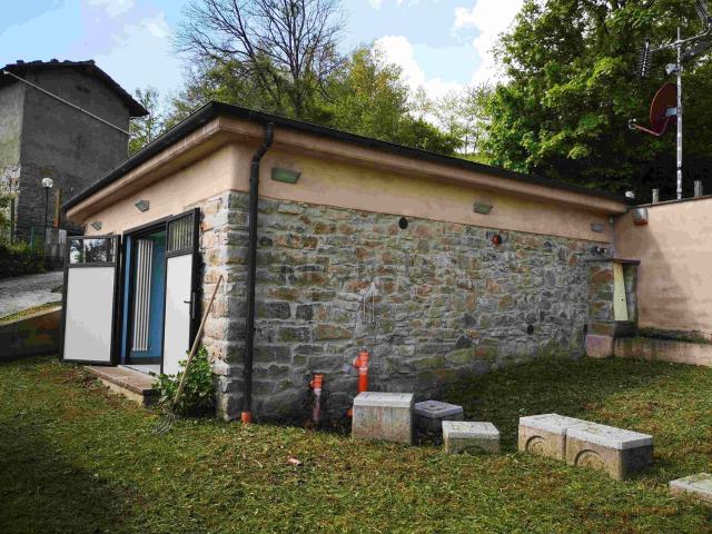 Rustici e casali in vendita di 150 m² in Via Montalbano