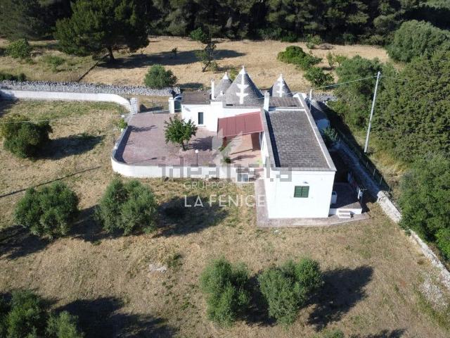 Rustici e casali in vendita di 150 m² in Via Ostuni