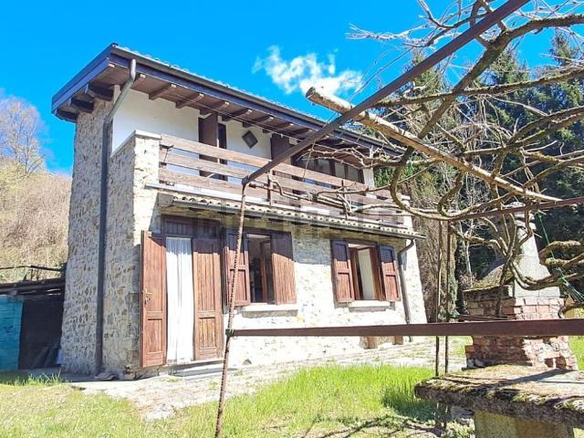 Rustici e casali in vendita di 150 m² in Via Caraver
