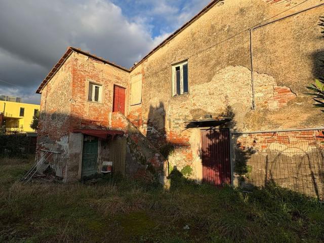 Rustici e casali in vendita di 150 m² in Via del Gelso