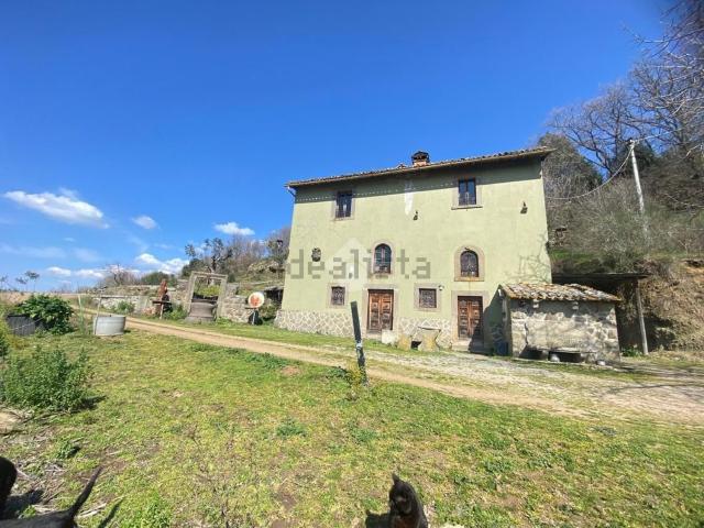 Rustici e casali in vendita di 150 m² in Via del Lago