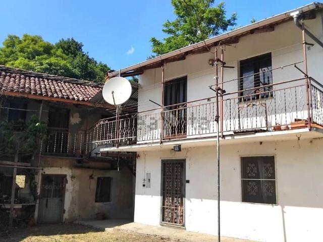 Rustici e casali in vendita di 150 m² in Via delle Viole, 1