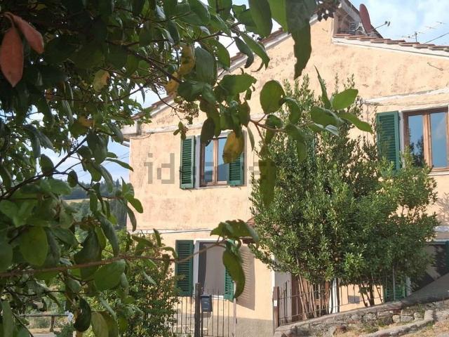 Rustici e casali in vendita di 150 m² in Via di Boccheraccio, 36