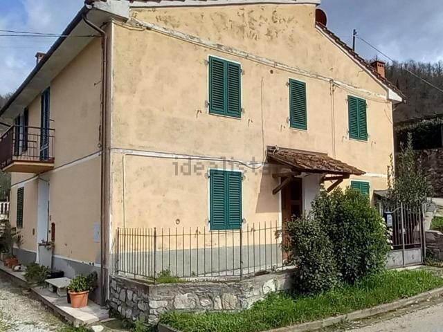 Rustici e casali in vendita di 150 m² in Via di Boccheraccio, 36