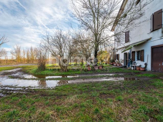 Rustici e casali in vendita di 150 m² in Via Gramsci, 128
