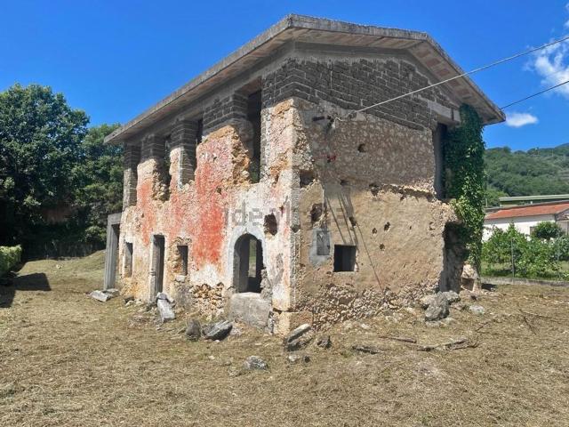 Rustici e casali in vendita di 150 m² in Via Grignano, 81