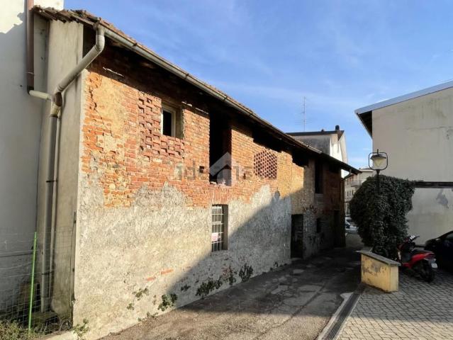 Rustici e casali in vendita di 150 m² in Via Padre Mansueto