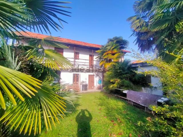 Rustici e casali in vendita di 150 m² in Via per Auzate