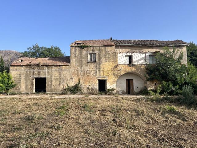 Rustici e casali in vendita di 150 m² in Via Pioppitelli