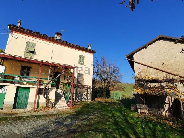 Rustici e casali in vendita di 150 m² in Via Priarona, 56