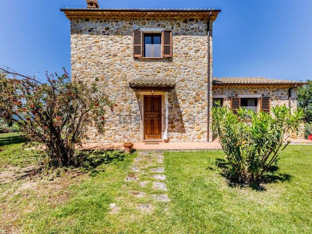 Rustici e casali in vendita di 150 m² in Via Quercialta