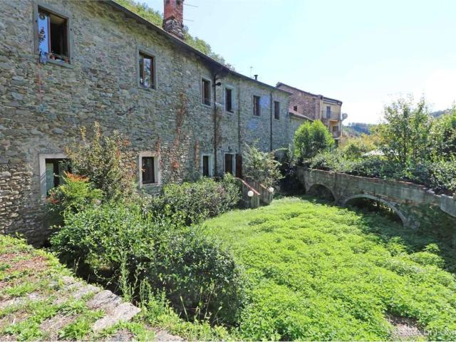 Rustici e casali in vendita di 150 m² in Via Santissima Annunziata