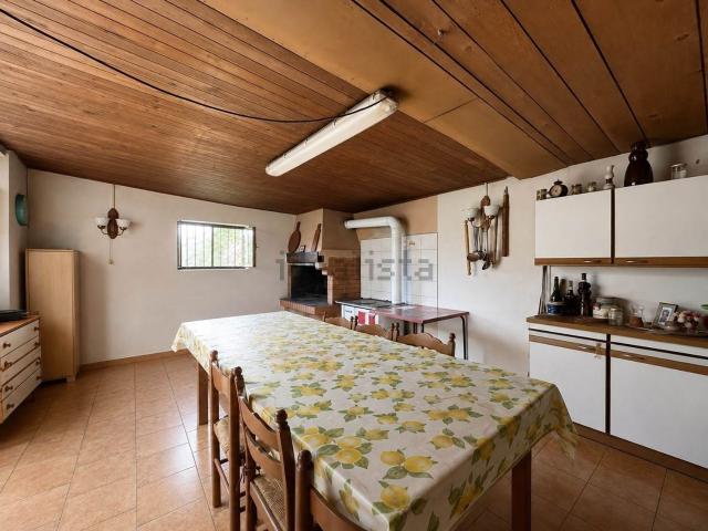 Rustici e casali in vendita di 150 m² in Via Visan, 50