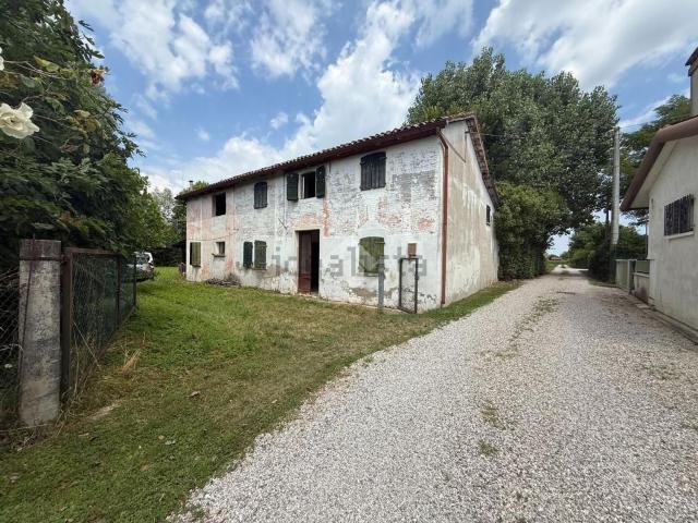 Rustici e casali in vendita di 164 m² in Via Bollati, 37