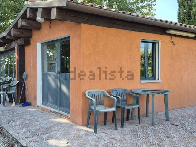 Rustici e casali in vendita di 165 m² in Strada Comunale del Giardino