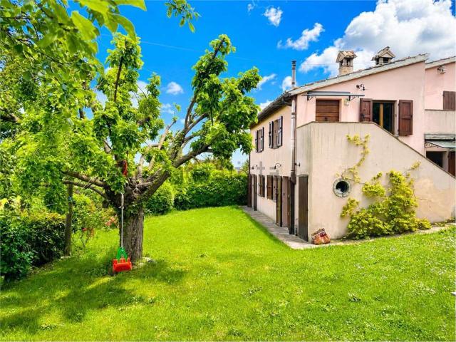Rustici e casali in vendita di 165 m² in Via Maciolla