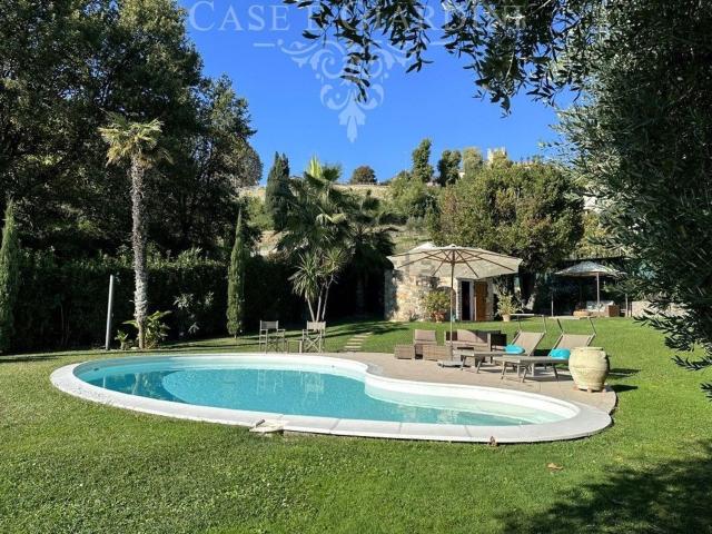 Rustici e casali in vendita di 165 m² in Via del Castellare