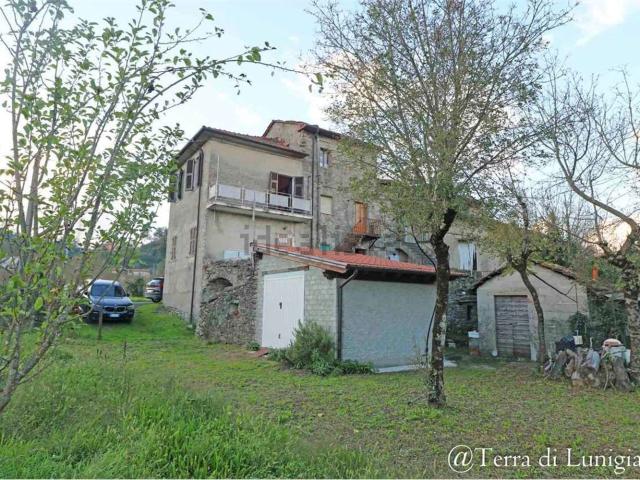 Rustici e casali in vendita di 165 m² in Via della Costituzione