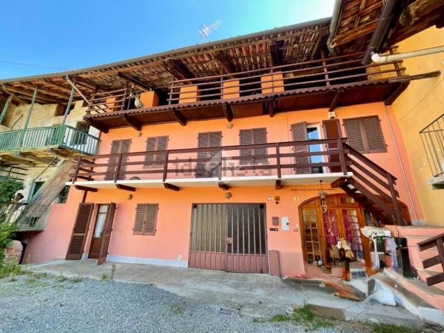 Rustici e casali in vendita di 165 m² in Via della Libertà, 30