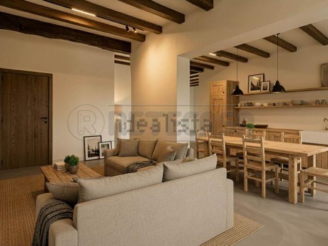 Rustici e casali in vendita di 165 m² in Vicolo Castello