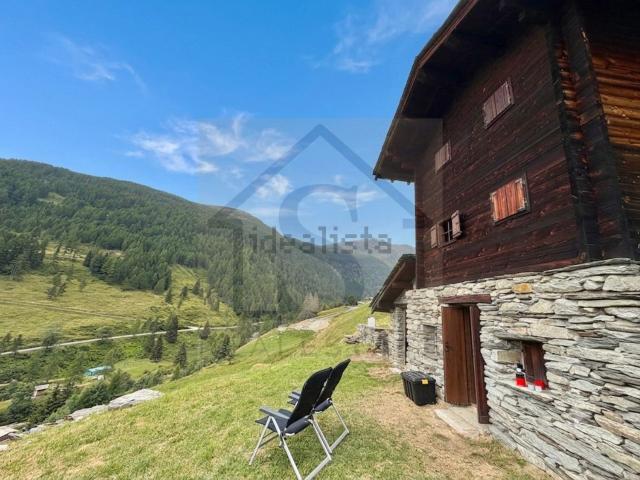 Rustici e casali in vendita di 166 m² in Via Val Febbraro