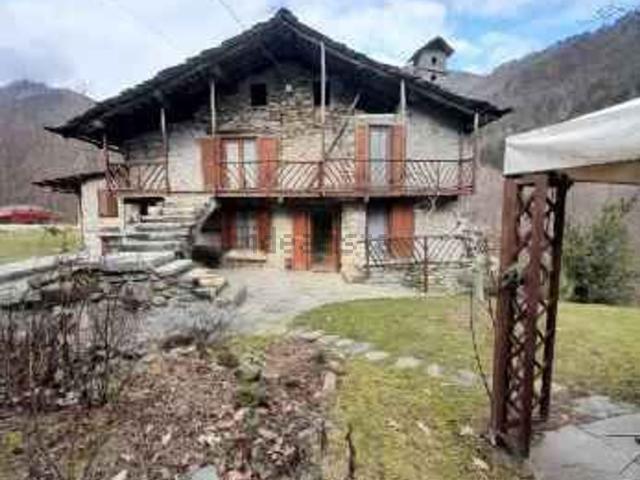 Rustici e casali in vendita di 167 m² in Frazione Pian Bausano Centro, 1