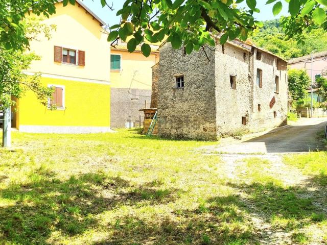 Rustici e casali in vendita di 167 m² in Via Faja