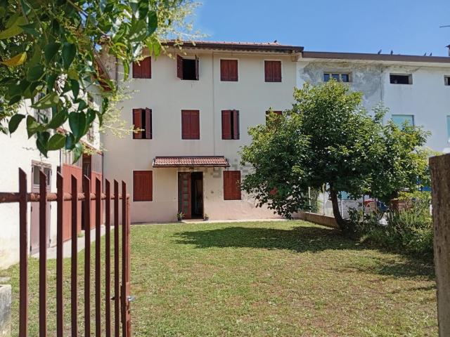 Rustici e casali in vendita di 167 m² in Via Fratte Praturlone