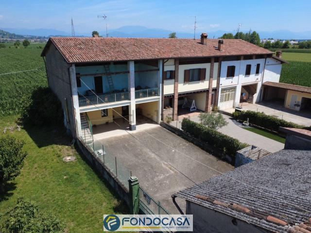 Rustici e casali in vendita di 168 m²