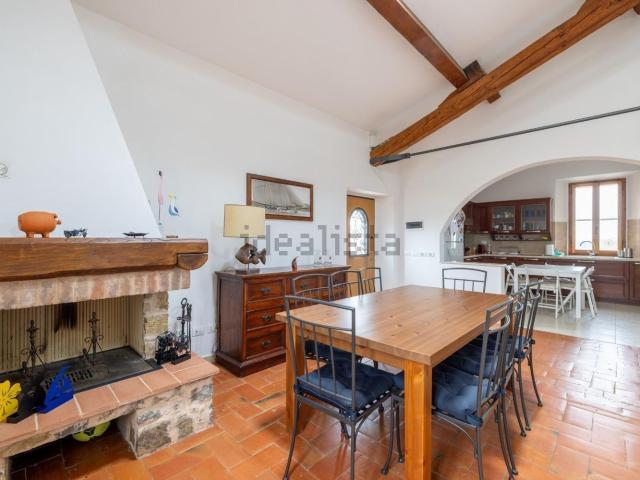 Rustici e casali in vendita di 169 m² in Strada del Priorato