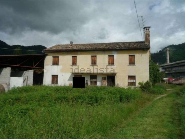 Rustici e casali in vendita di 169 m² in Via Carso