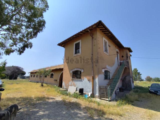 Rustici e casali in vendita di 1600 m² in Via Cerqueto