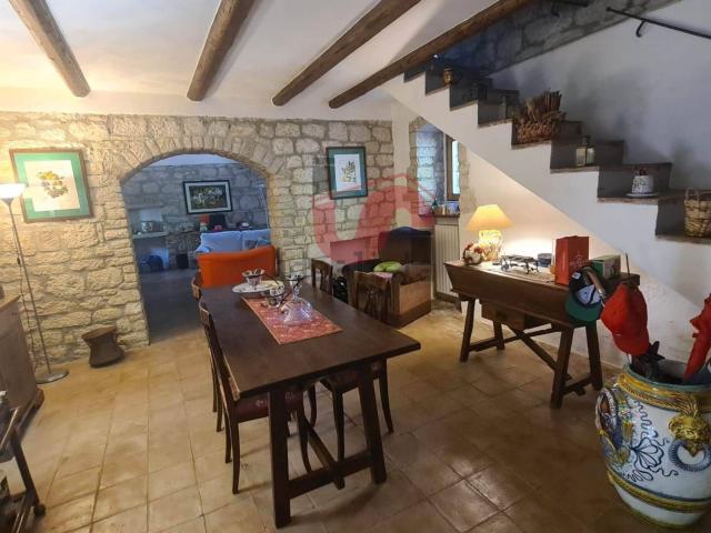 Rustici e casali in vendita di 160 m² in Contrada Grotte