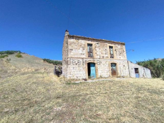 Rustici e casali in vendita di 160 m² in Contrada Saletti