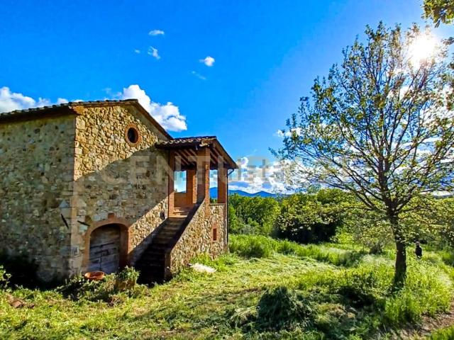Rustici e casali in vendita di 160 m² in Località podere la vena, 20