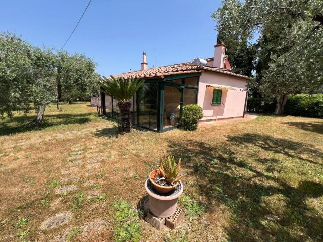 Rustici e casali in vendita di 160 m² in Strada Provinciale Bolgherese