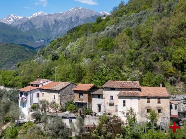 Rustici e casali in vendita di 160 m² in Via Case Sparse