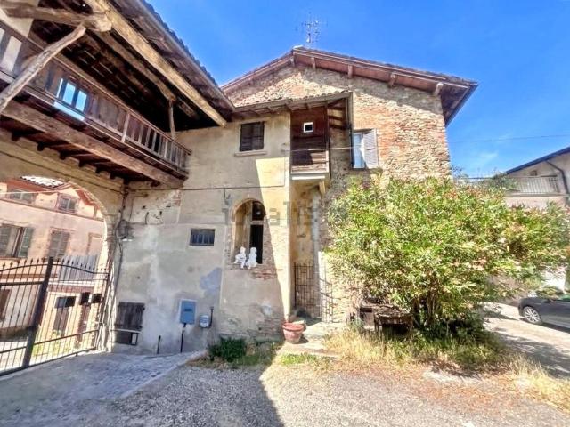 Rustici e casali in vendita di 160 m² in Via Cesare Bevilacqua