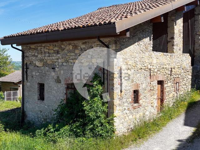 Rustici e casali in vendita di 160 m² in Via Cortevendola