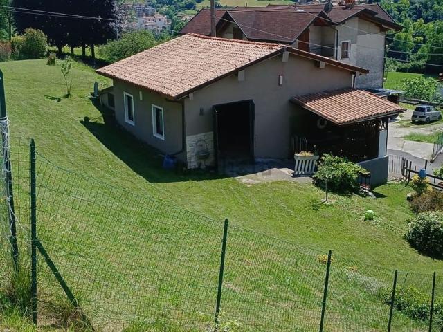 Rustici e casali in vendita di 160 m² in Via Crola