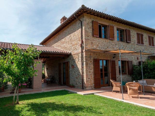 Rustici e casali in vendita di 160 m² in Via degli Etruschi