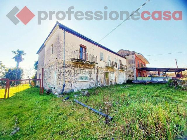 Rustici e casali in vendita di 160 m² in Via del Colle